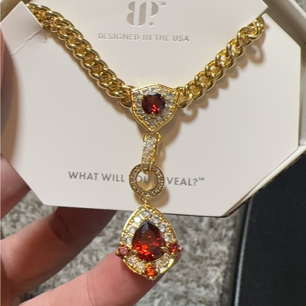 Elegant Gold and Red Pendant Necklace